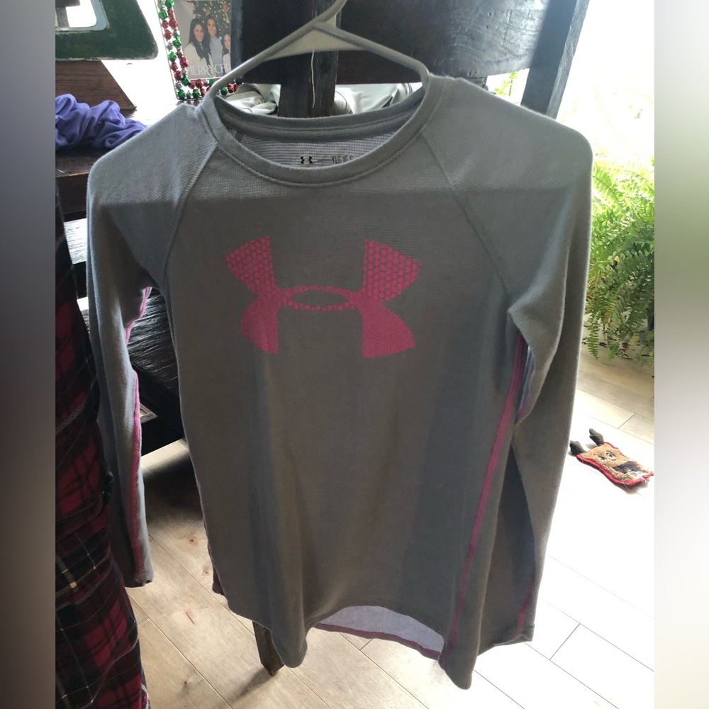 Under Armour All season long sleeved shirt.  Colors are grey and pink.